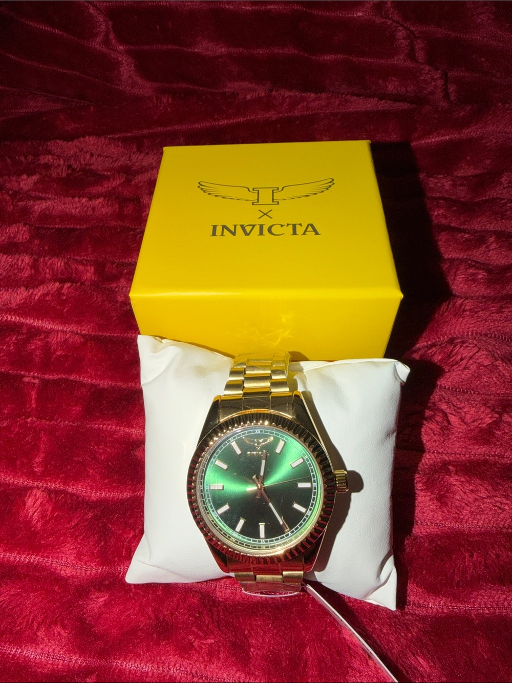 Invicta Gold Tone Men's Watch with Green Dial and Bracelet